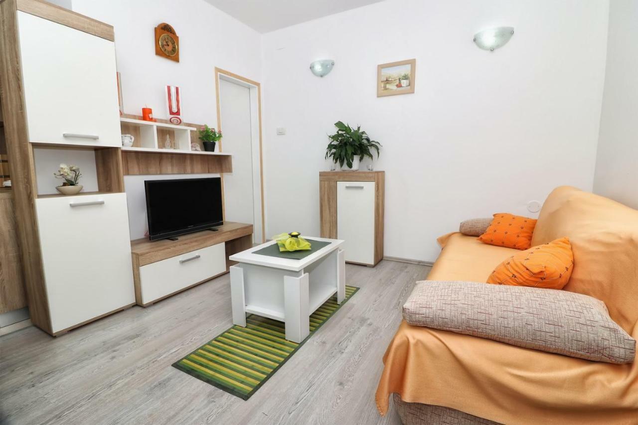 Apartment Edi Pula Exteriör bild