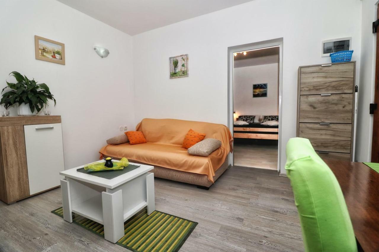 Apartment Edi Pula Exteriör bild